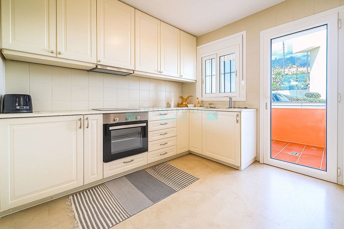 Town House for sale in Estepona