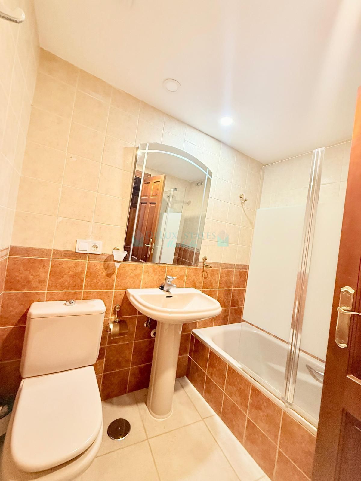 Apartment for sale in Benahavis