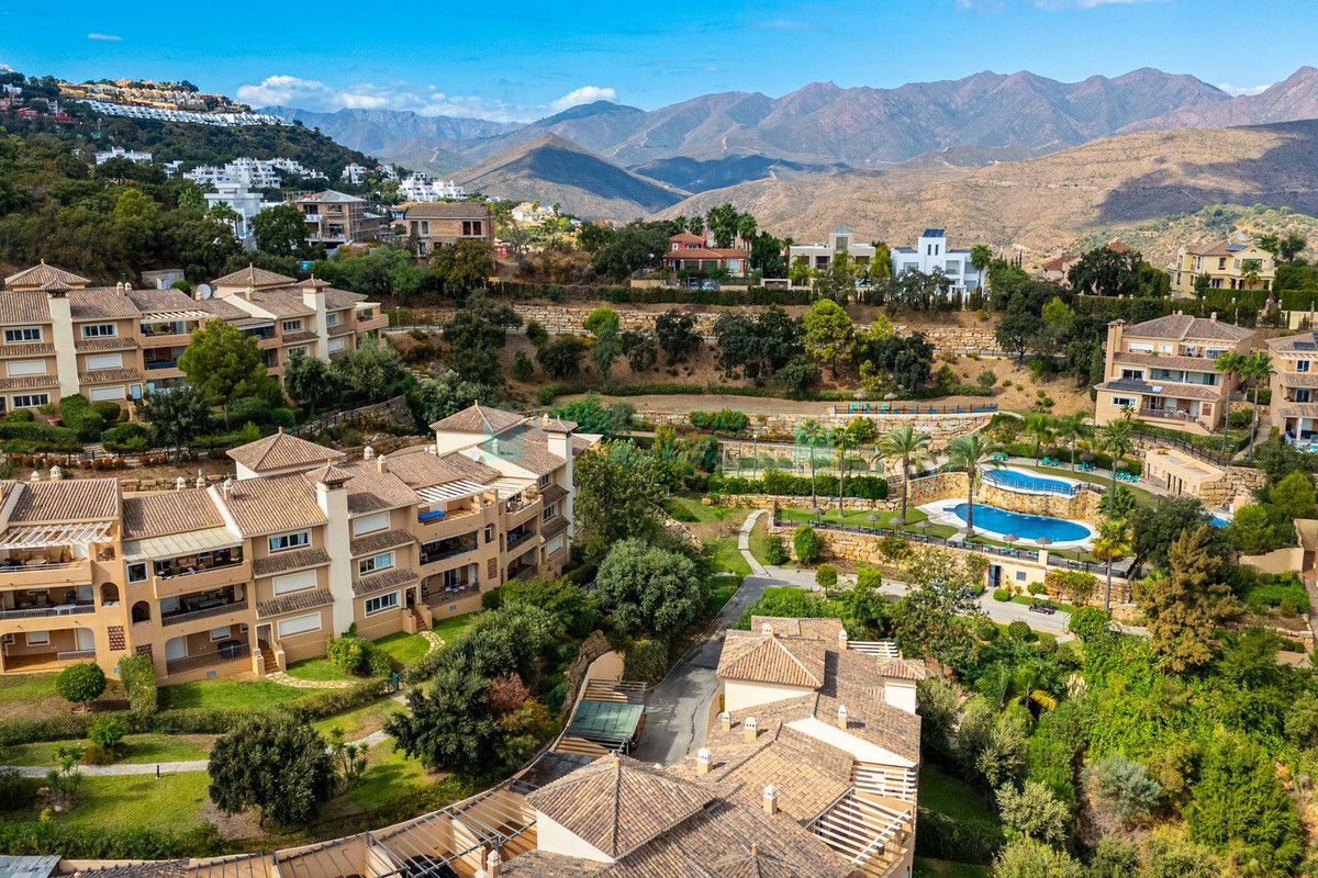 Apartment for sale in La Mairena, Marbella East