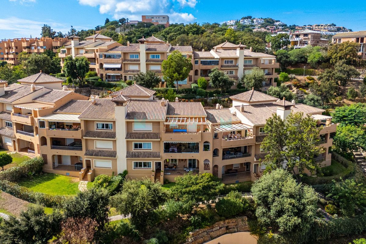 Apartment for sale in La Mairena, Marbella East