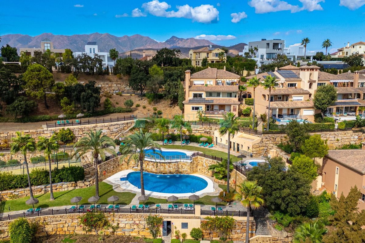 Apartment for sale in La Mairena, Marbella East