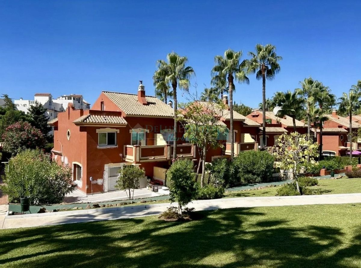 Town House for sale in Estepona