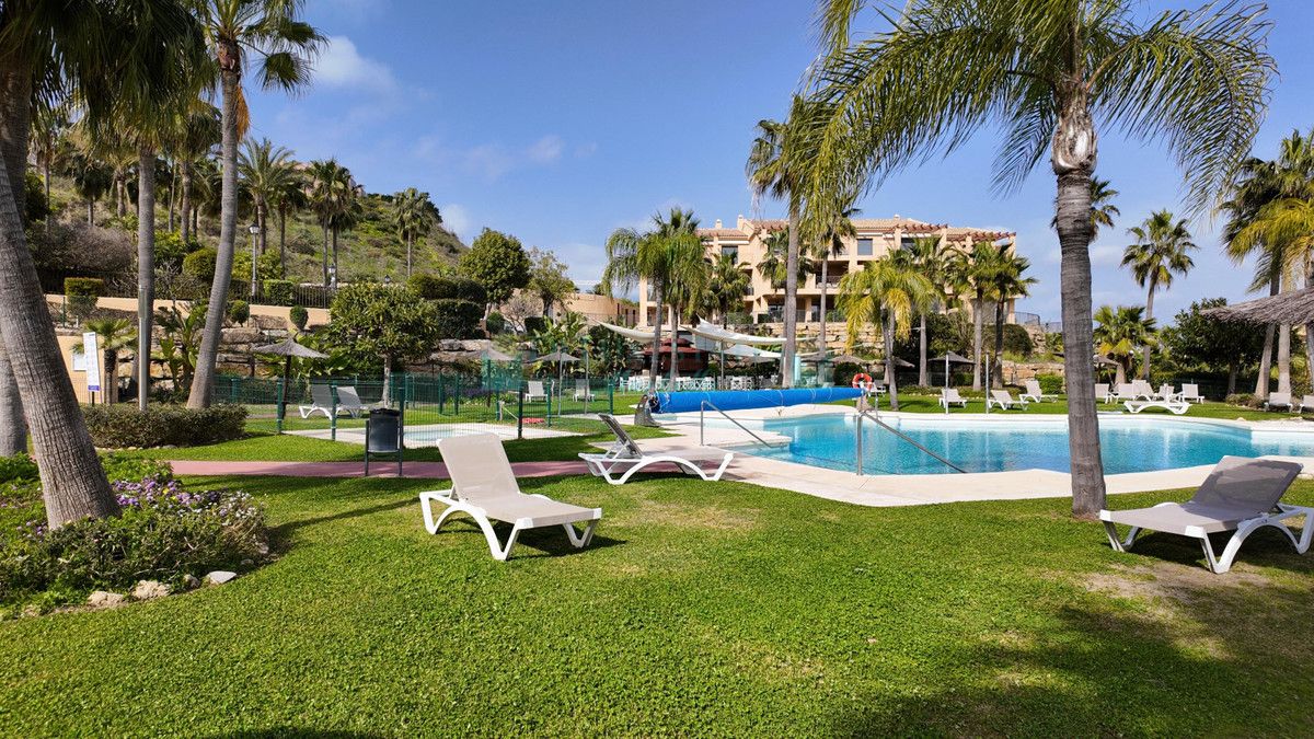 Ground Floor Apartment for sale in Benahavis