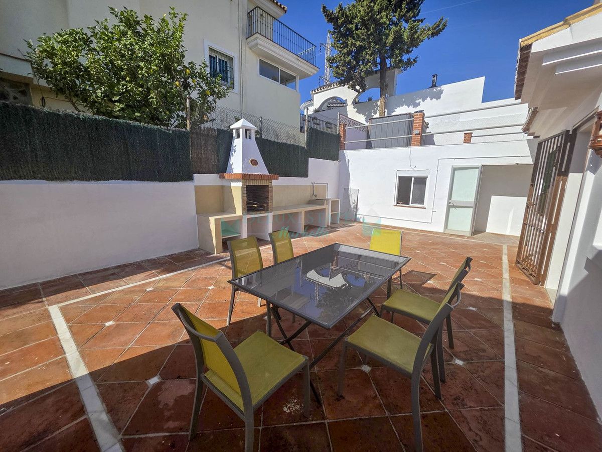 Villa for sale in Estepona
