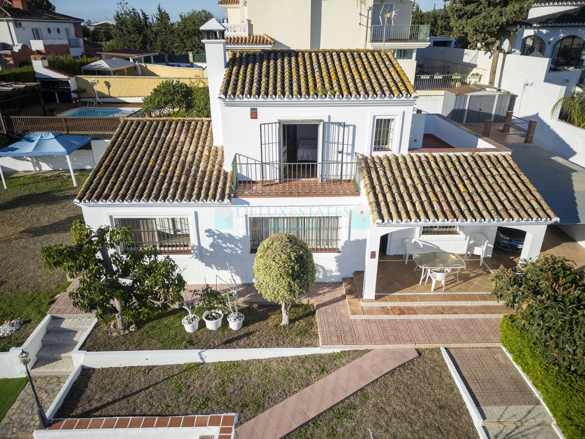 Villa for sale in Estepona