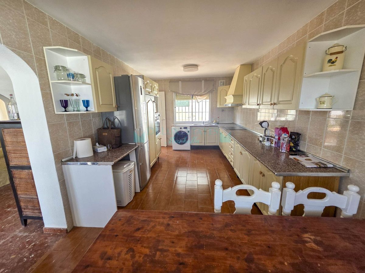 Villa for sale in Estepona