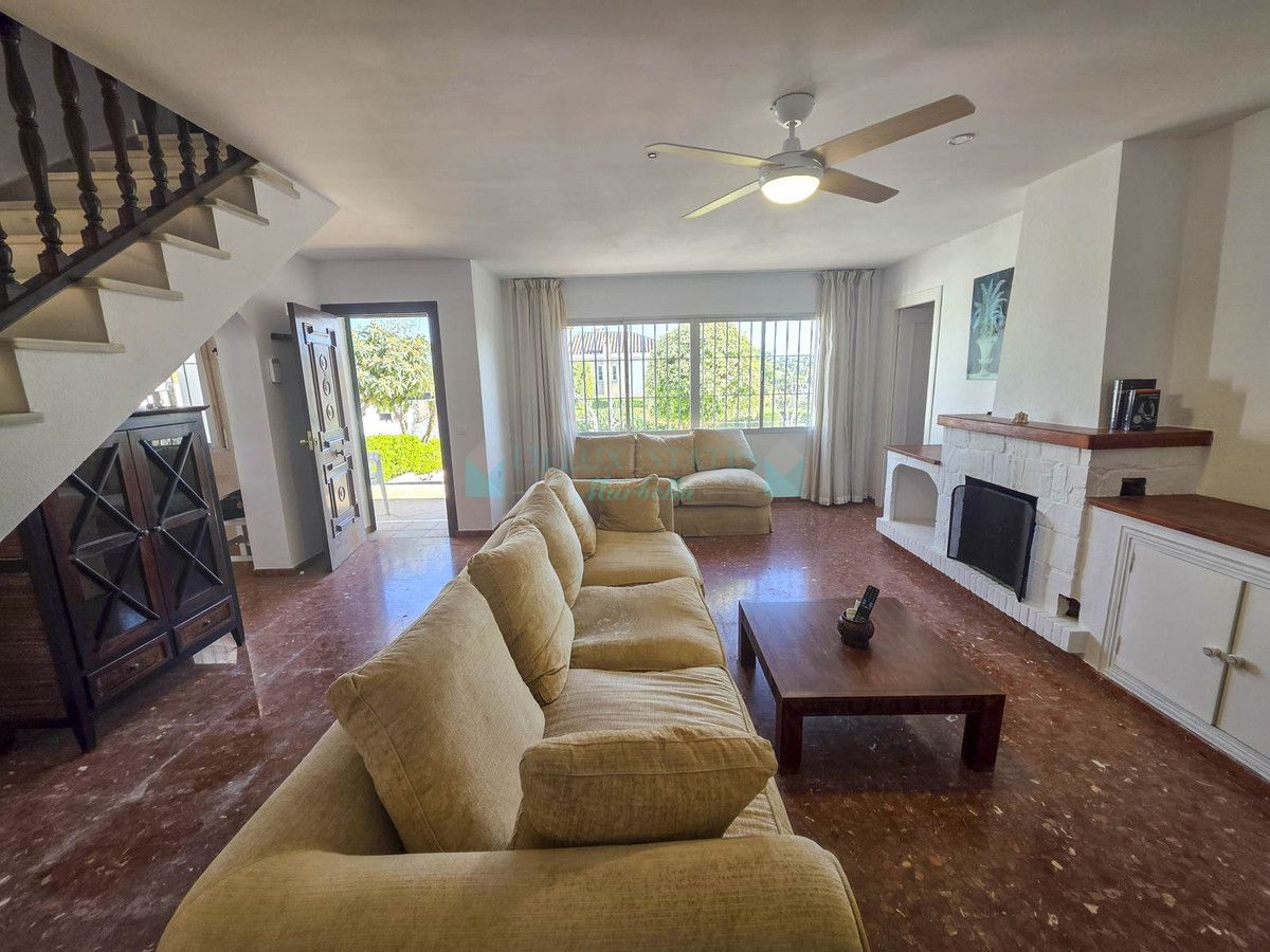 Villa for sale in Estepona