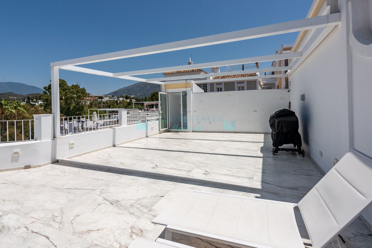 Town House for sale in Nueva Andalucia