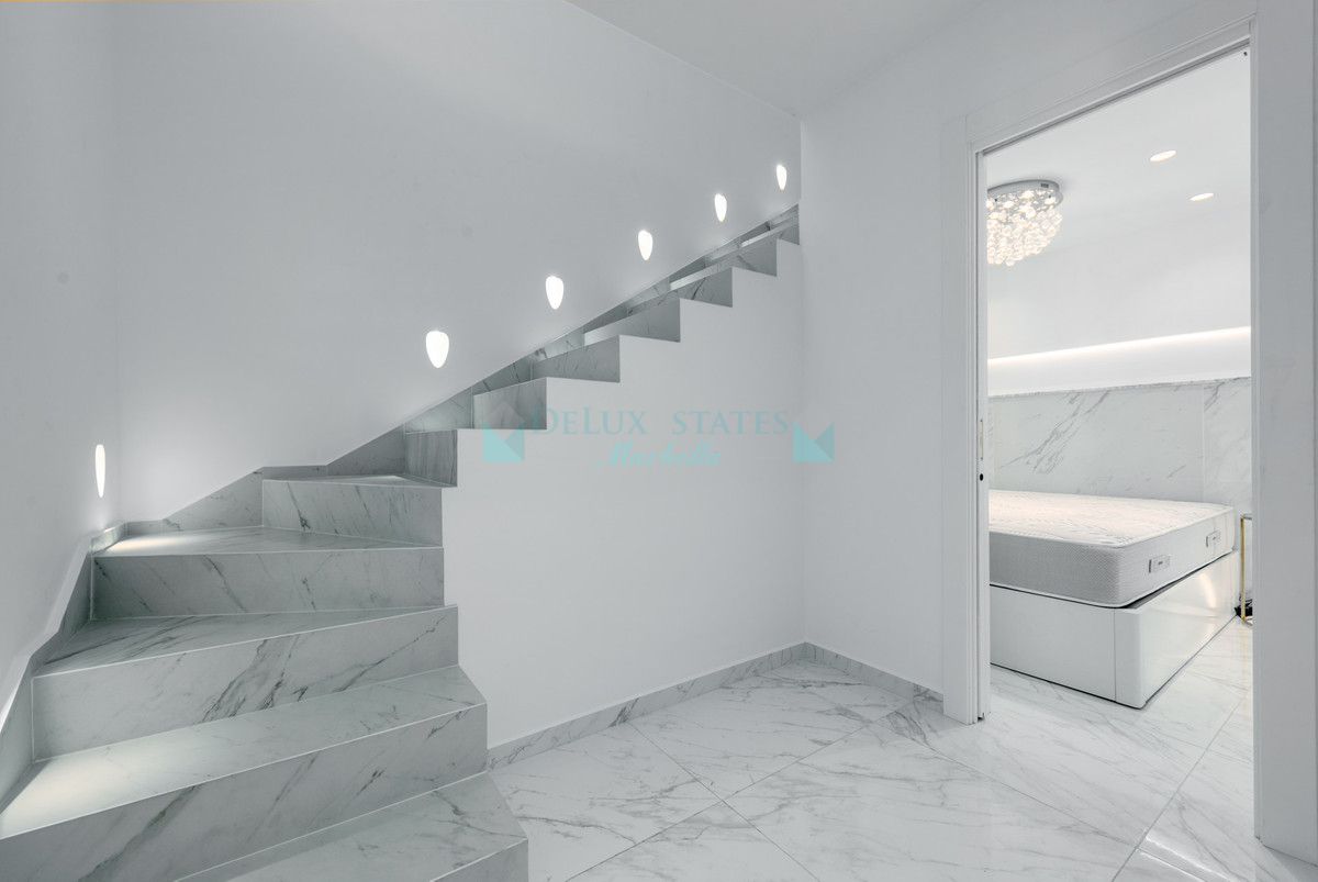 Town House for sale in Nueva Andalucia