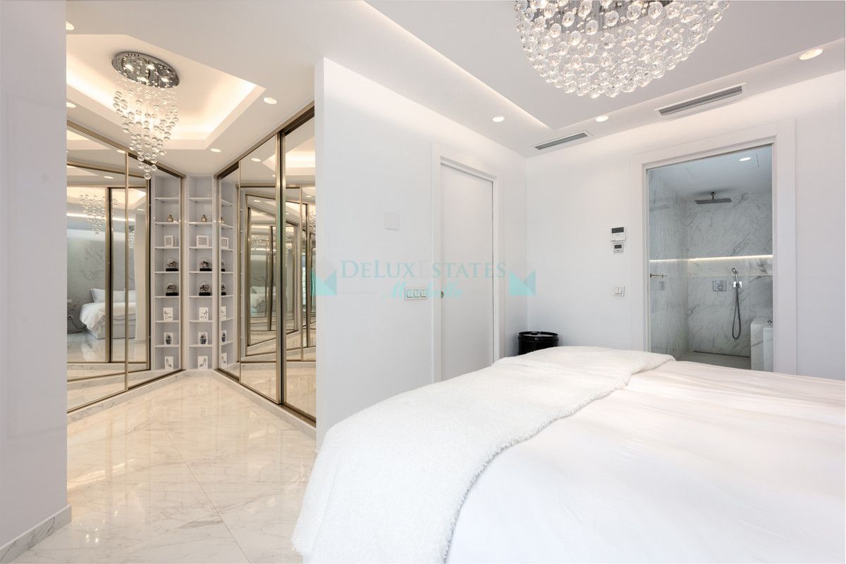 Town House for sale in Nueva Andalucia