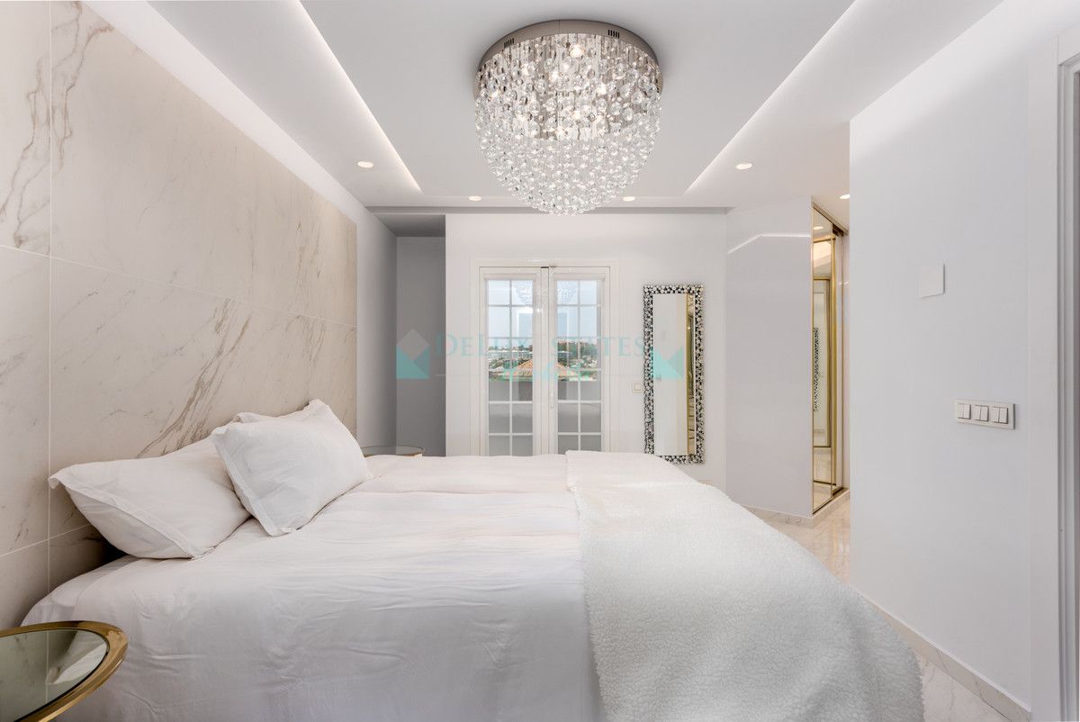 Town House for sale in Nueva Andalucia