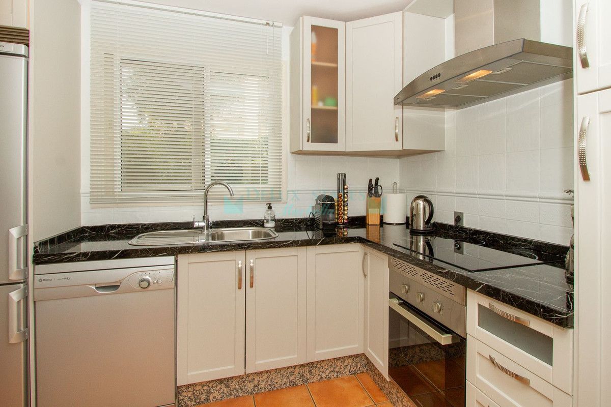 Penthouse for sale in La Mairena, Marbella East