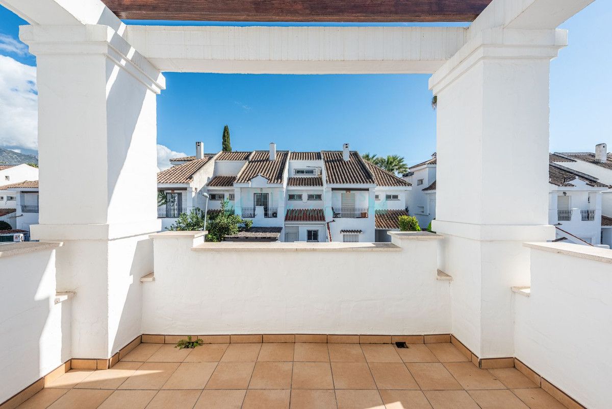 Town House for sale in Nueva Andalucia