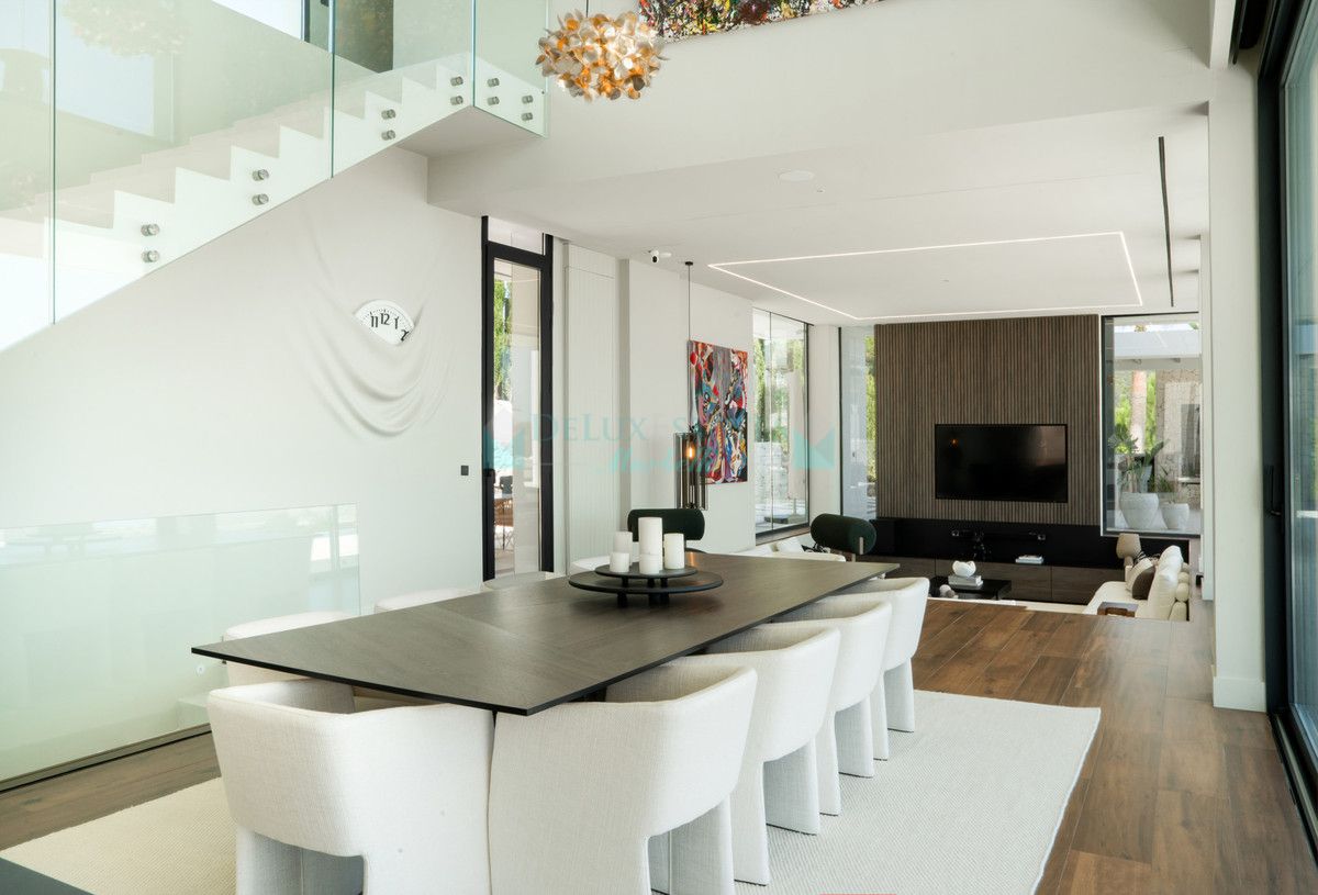 Villa for sale in Benahavis