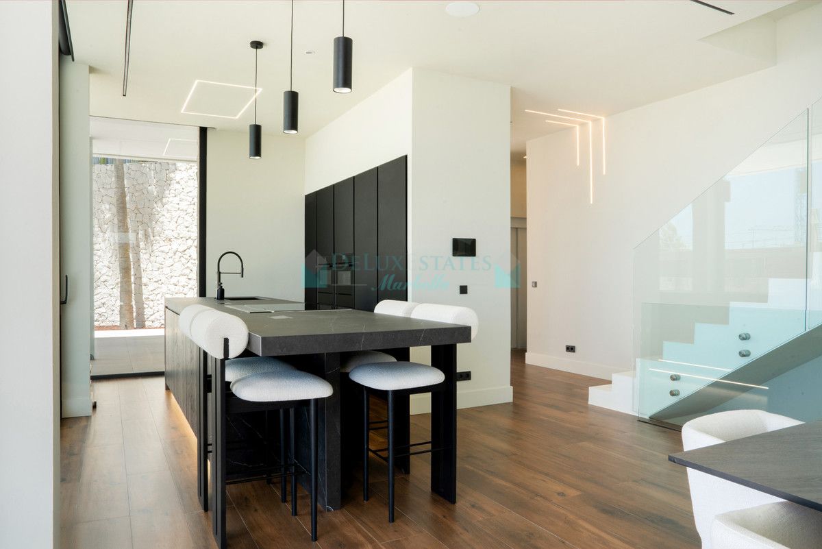 Villa for sale in Benahavis