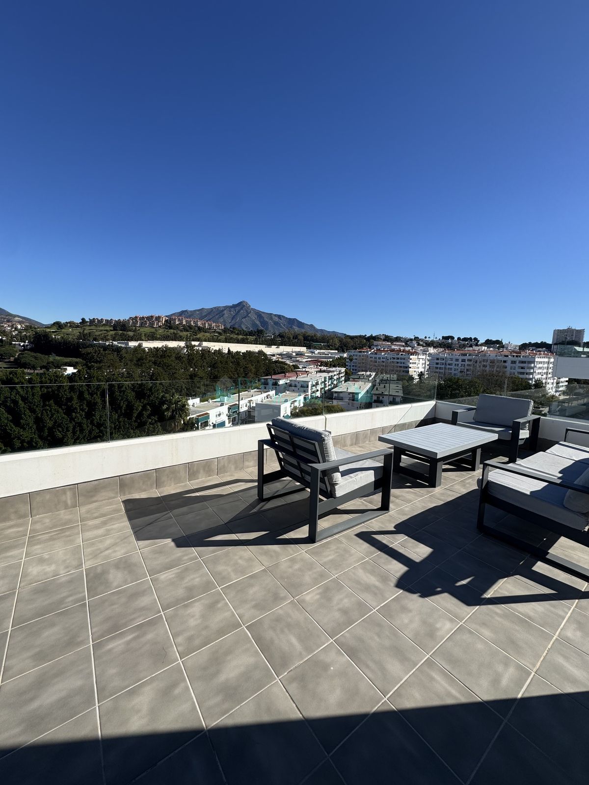 Penthouse for rent in Nueva Andalucia
