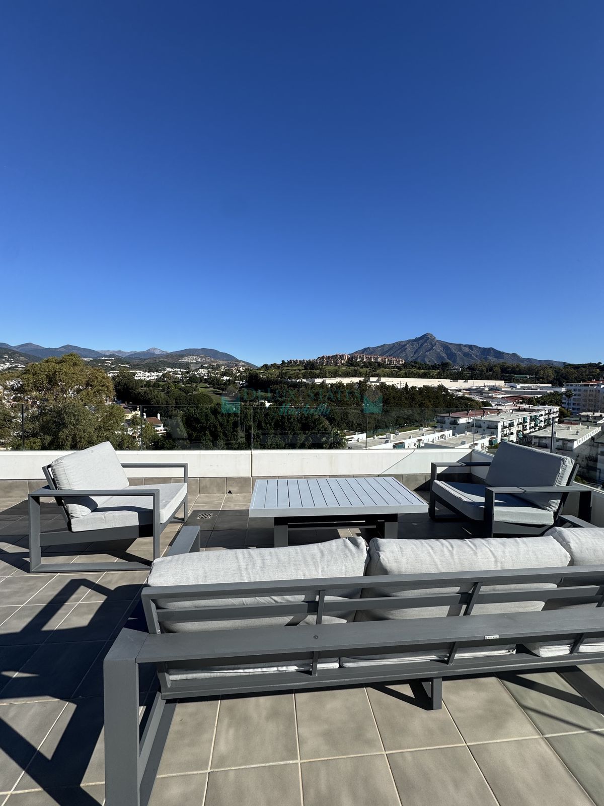 Penthouse for rent in Nueva Andalucia