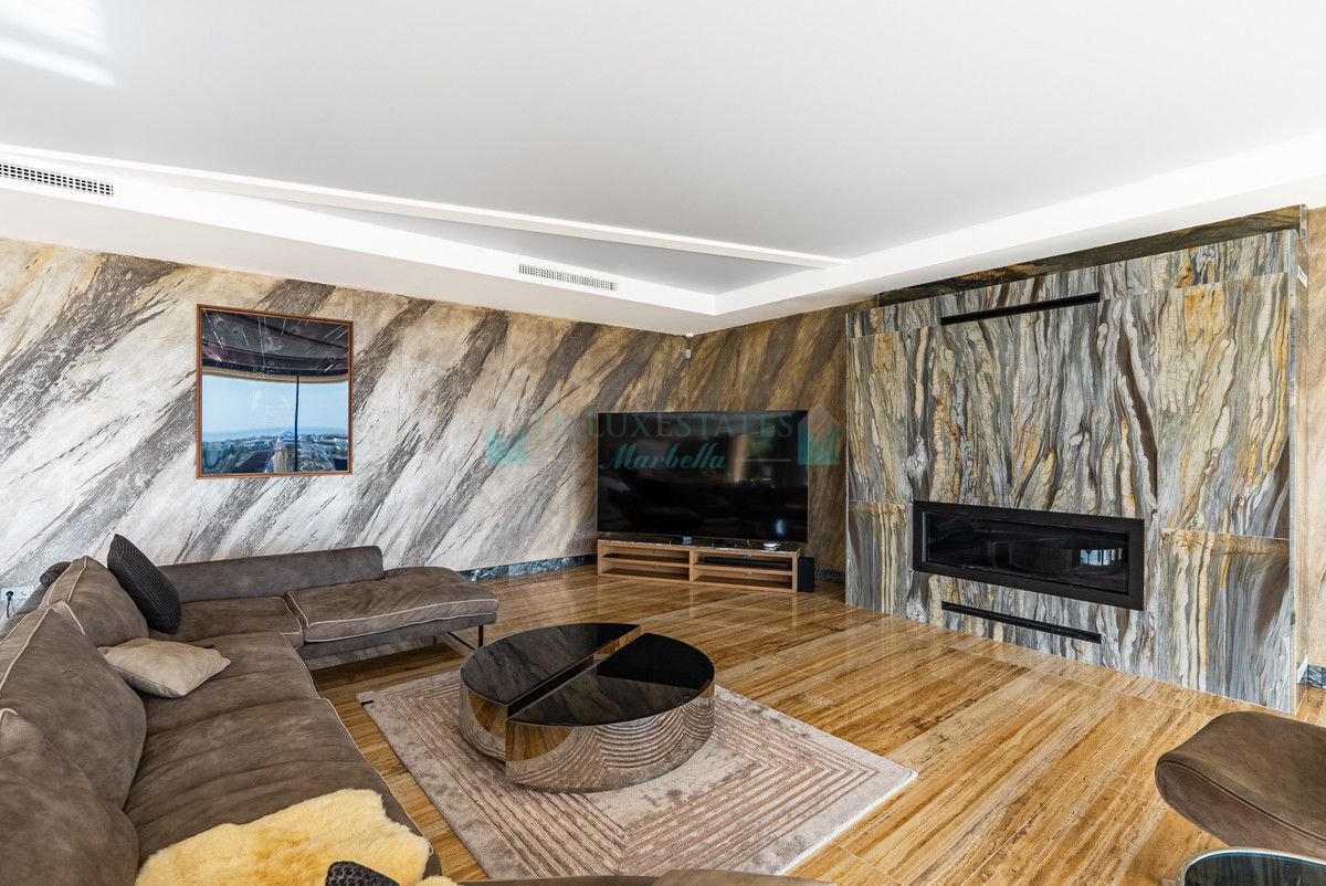 Villa for sale in Benahavis