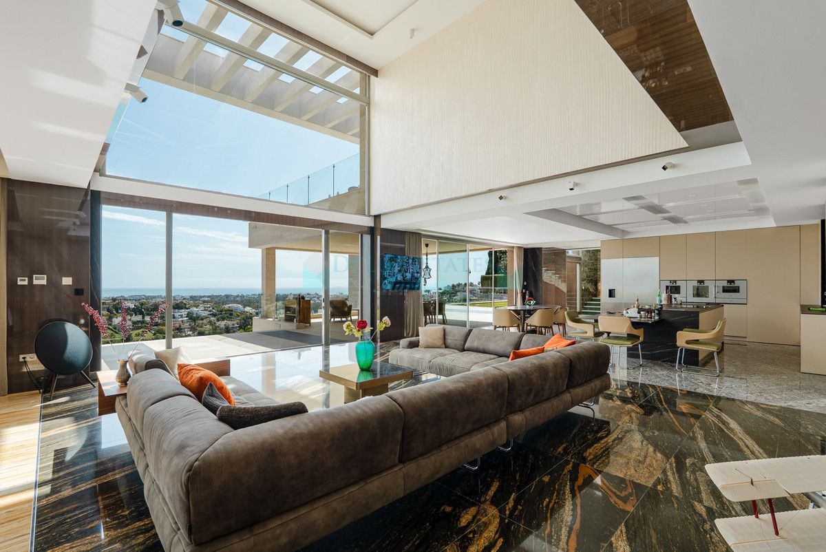 Villa for sale in Benahavis