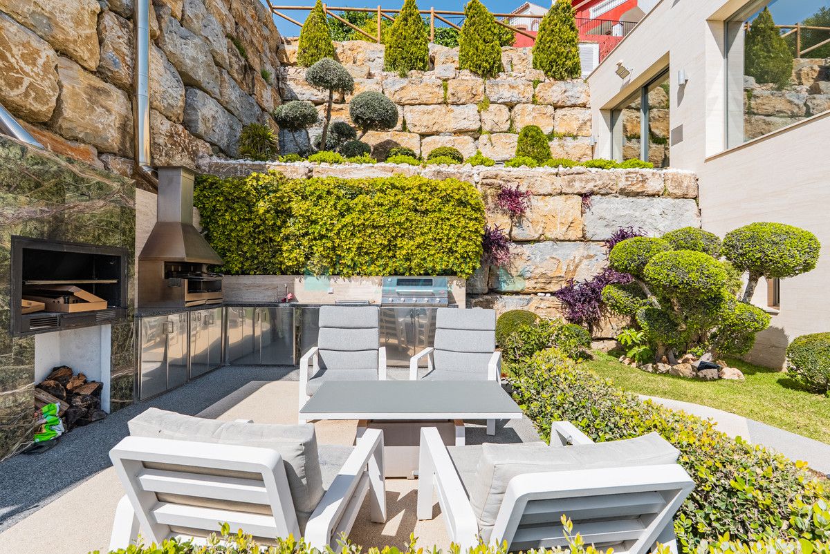 Villa for sale in Benahavis