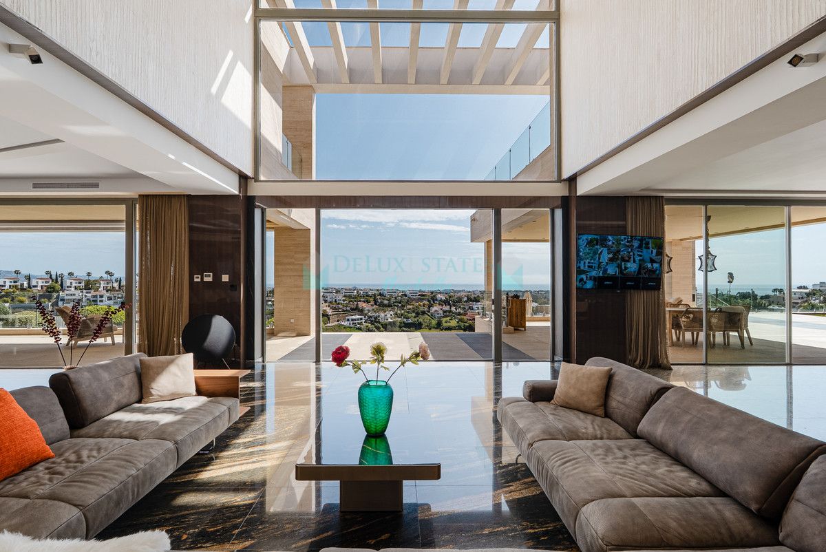 Villa for sale in Benahavis