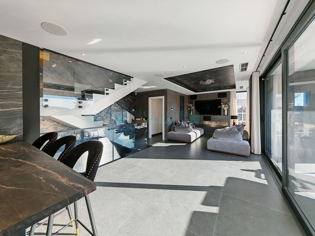 Villa for sale in Valle Romano, Estepona