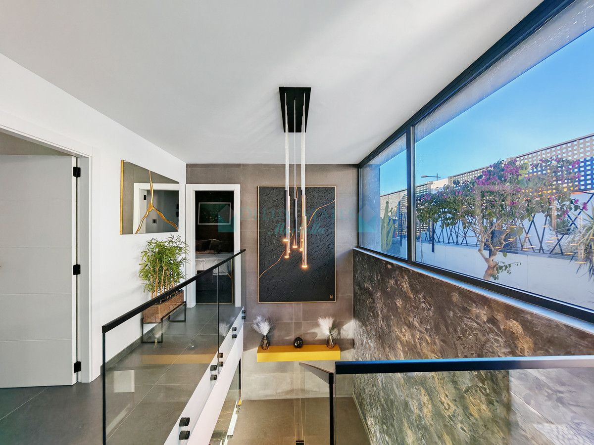 Villa for sale in Valle Romano, Estepona