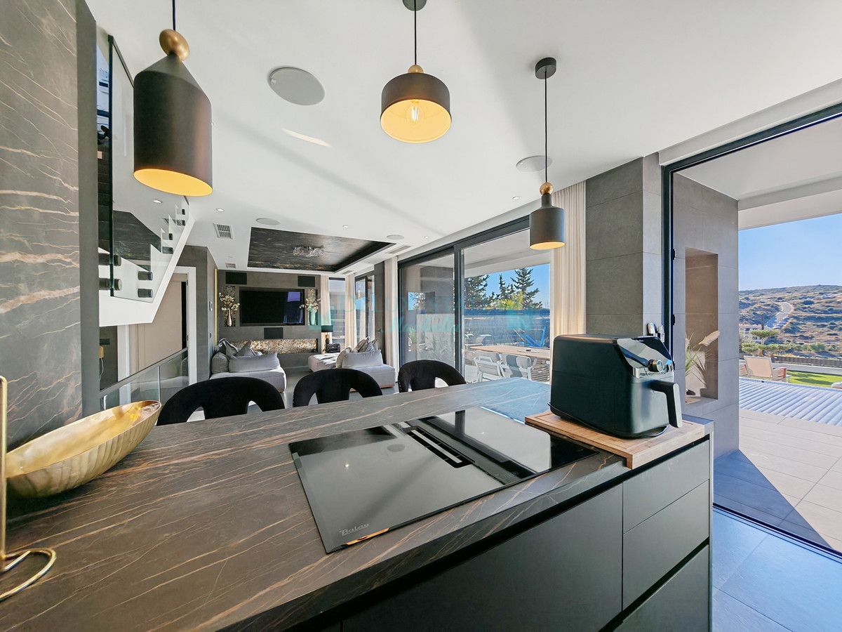 Villa for sale in Valle Romano, Estepona