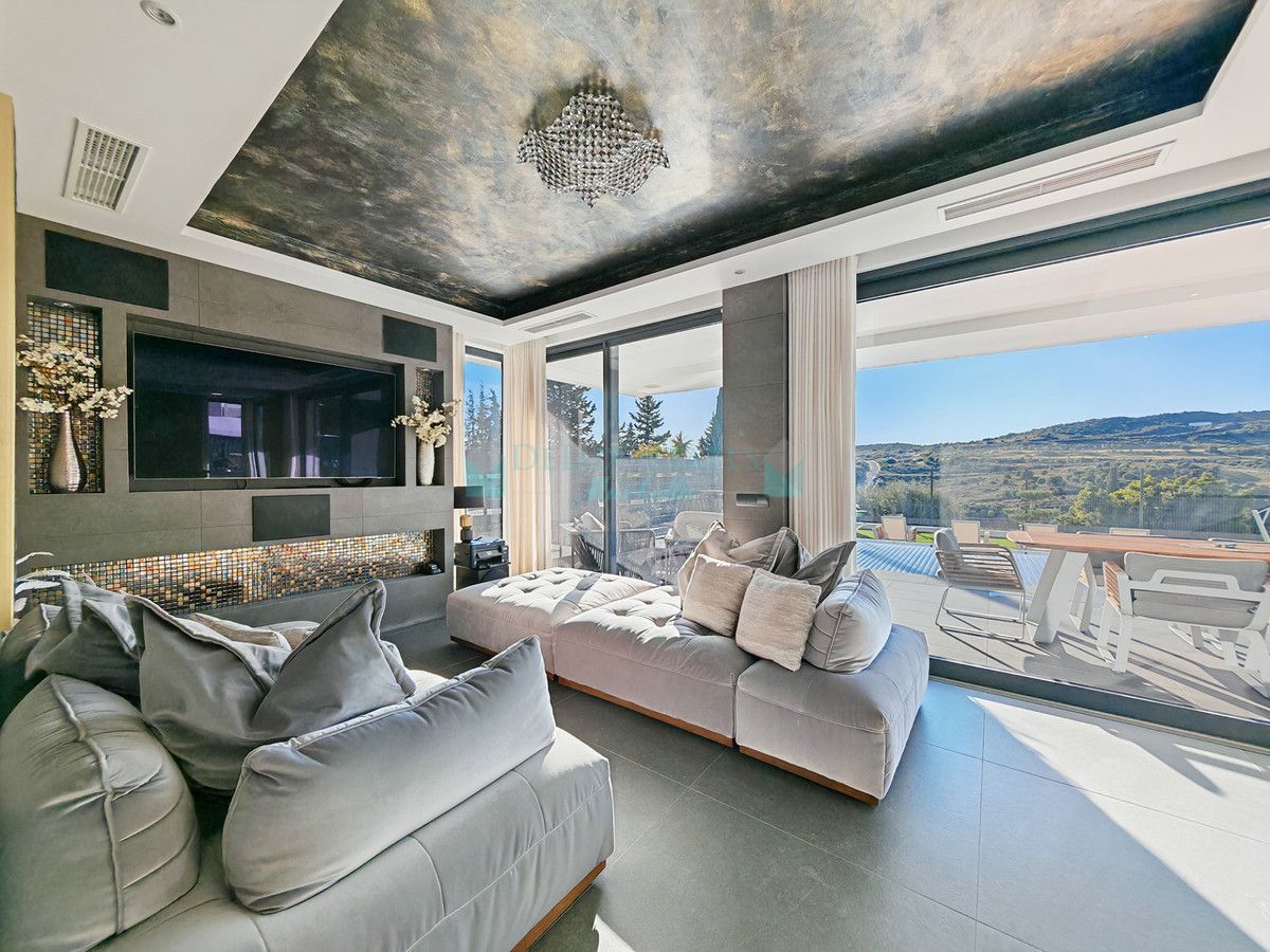 Villa for sale in Valle Romano, Estepona