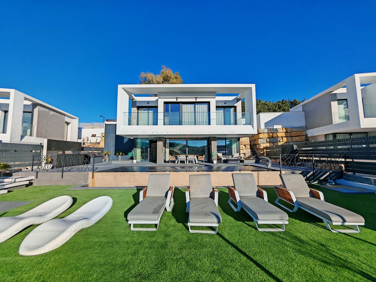 Villa for sale in Valle Romano, Estepona