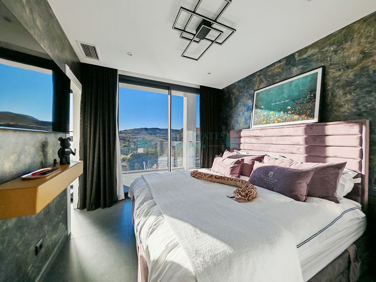 Villa for sale in Valle Romano, Estepona