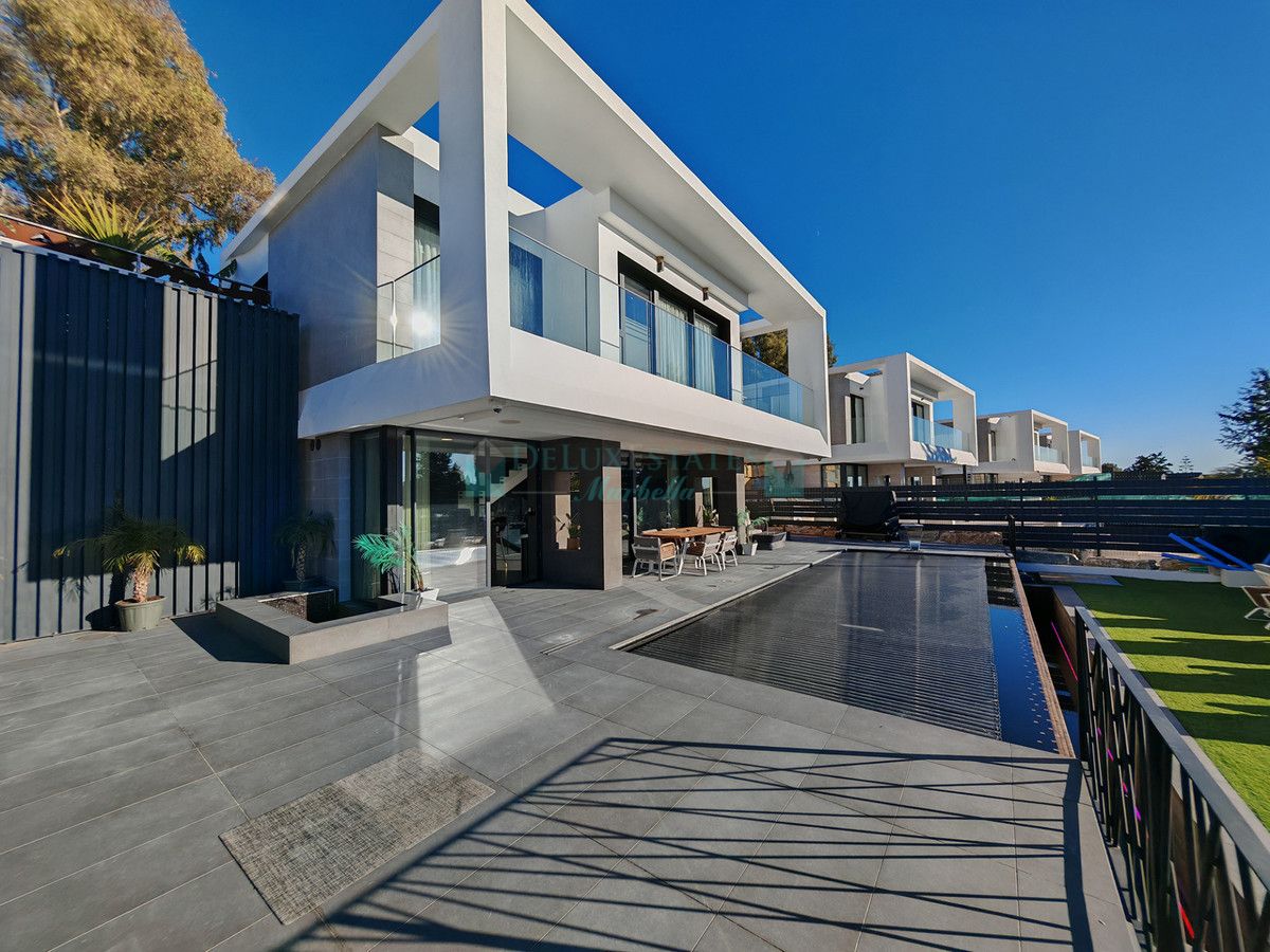 Villa for sale in Valle Romano, Estepona