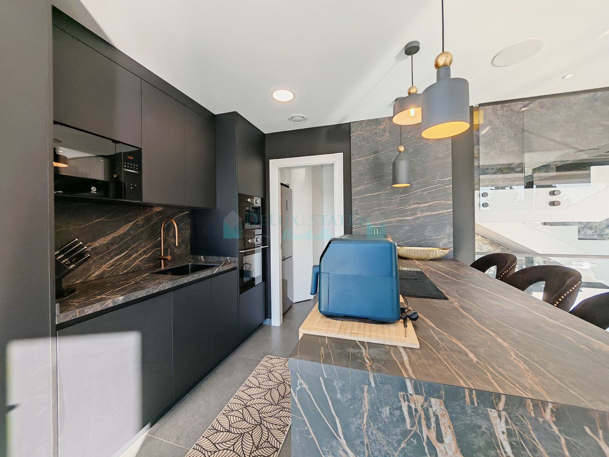 Villa for sale in Valle Romano, Estepona