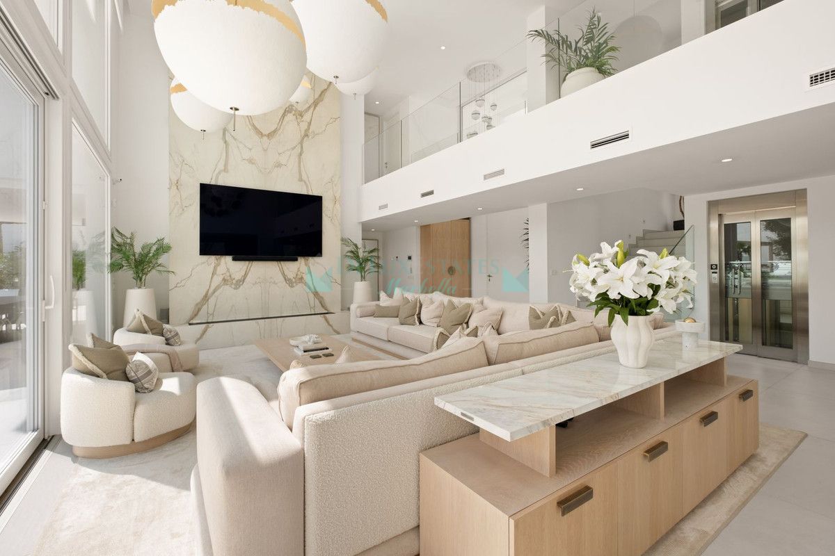 Villa for sale in La Mairena, Marbella East