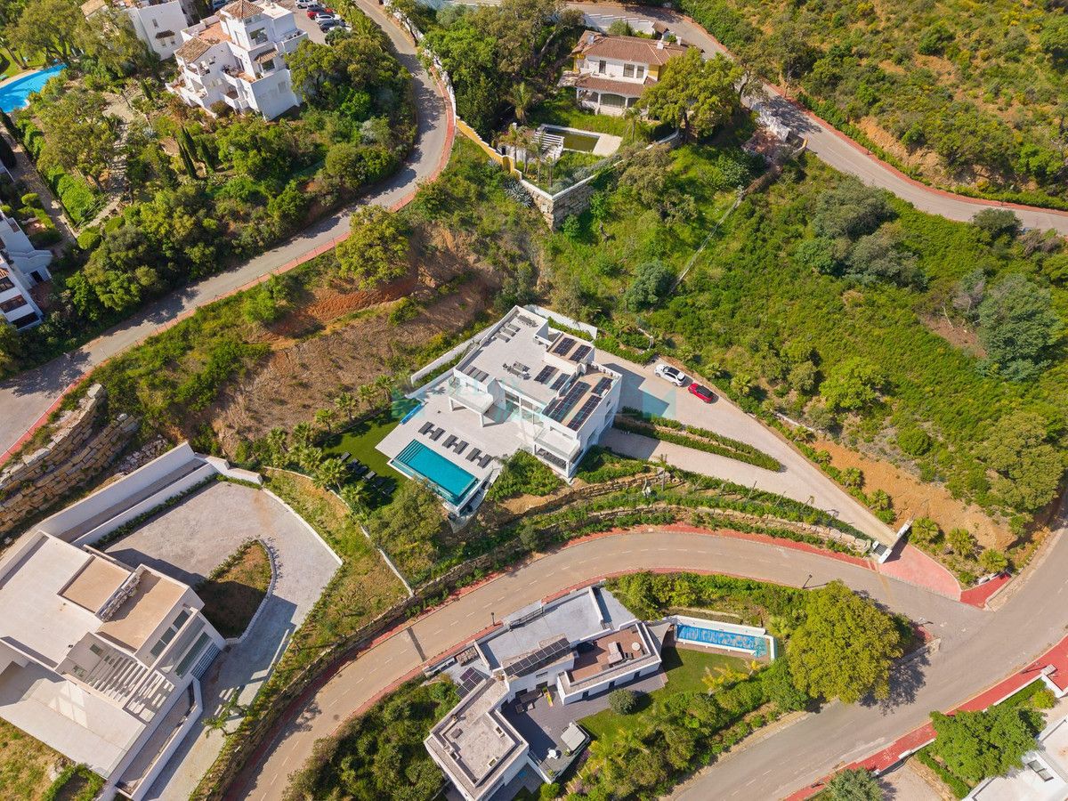 Villa for sale in La Mairena, Marbella East