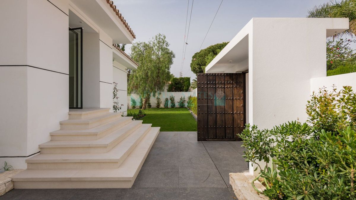 Villa for sale in Guadalmina Alta, San Pedro de Alcantara