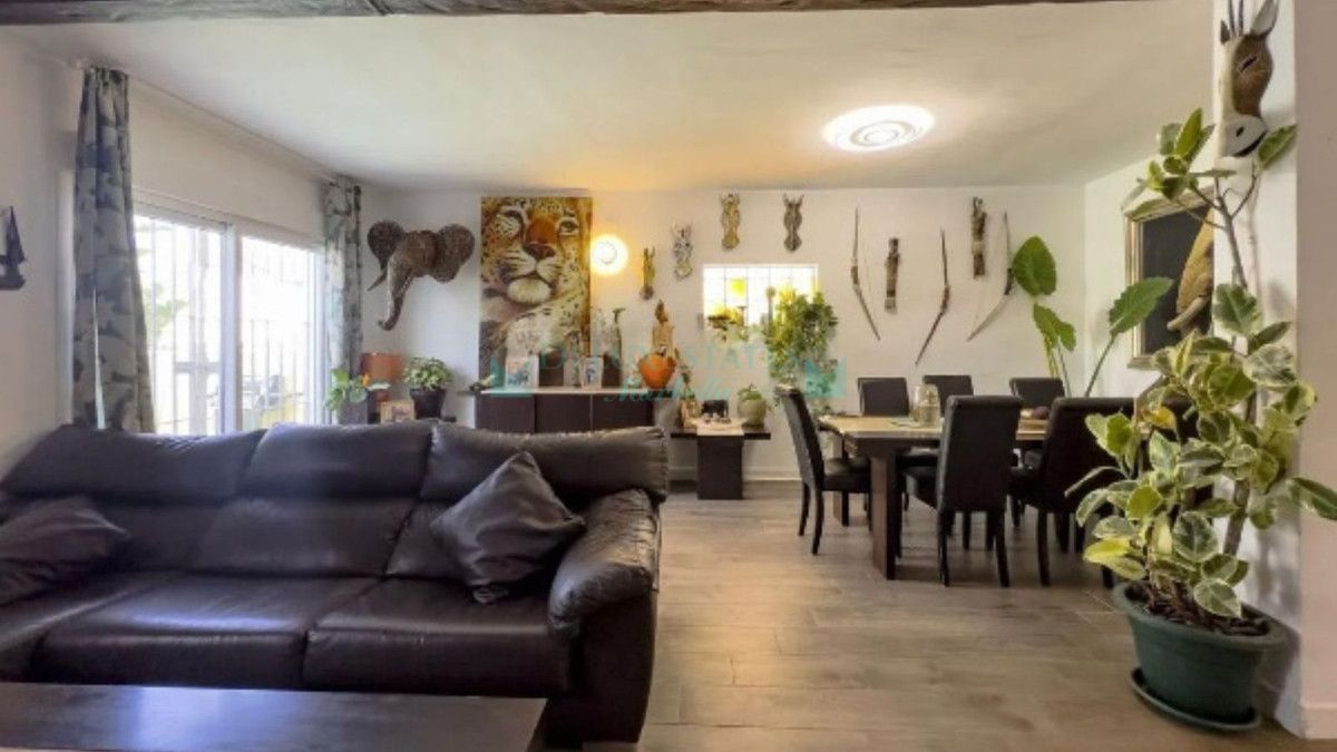 Villa Pareada en venta en Estepona