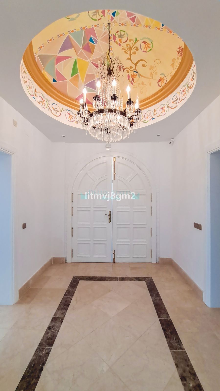 Villa for sale in Benahavis