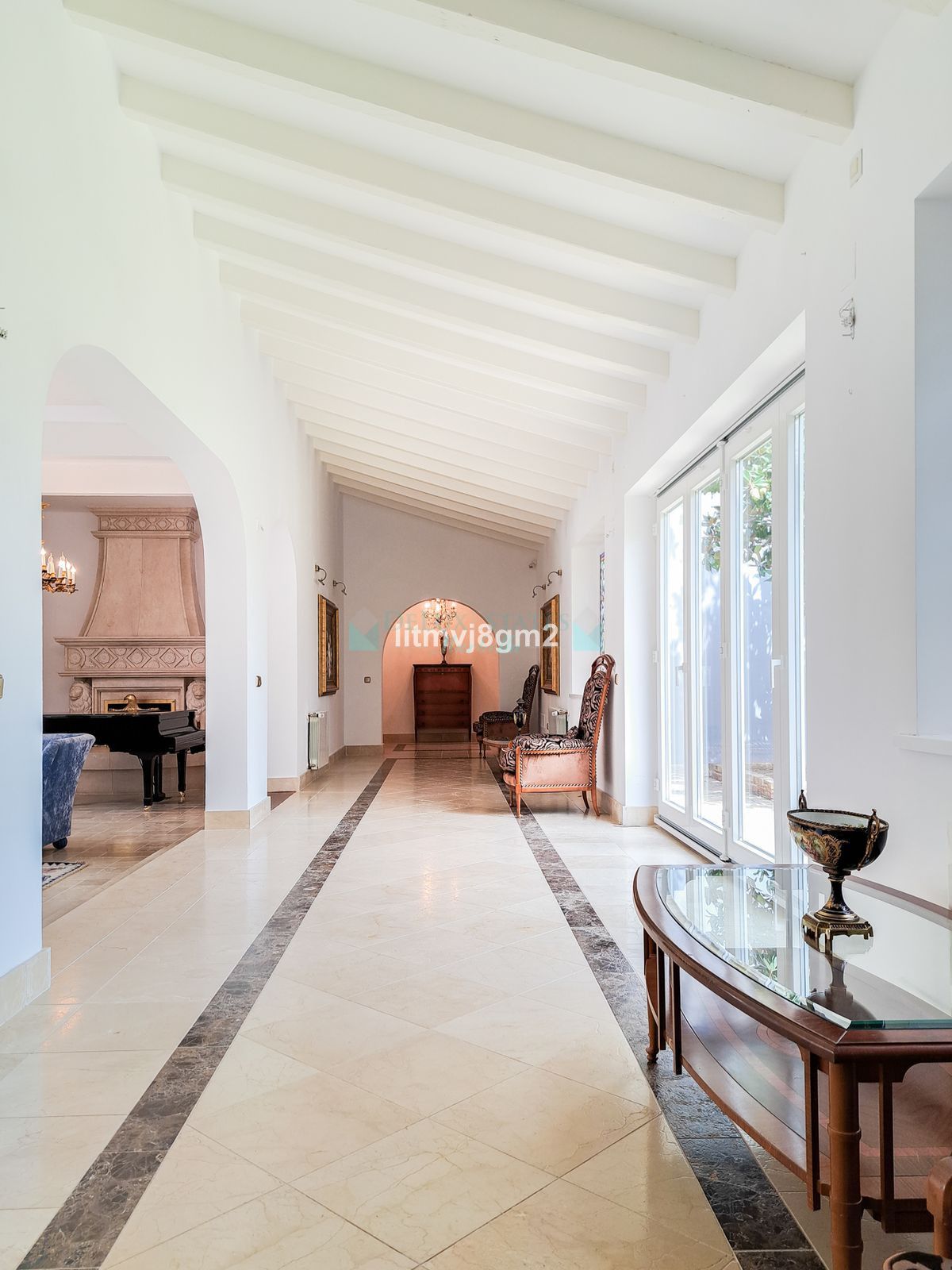 Villa for sale in Benahavis