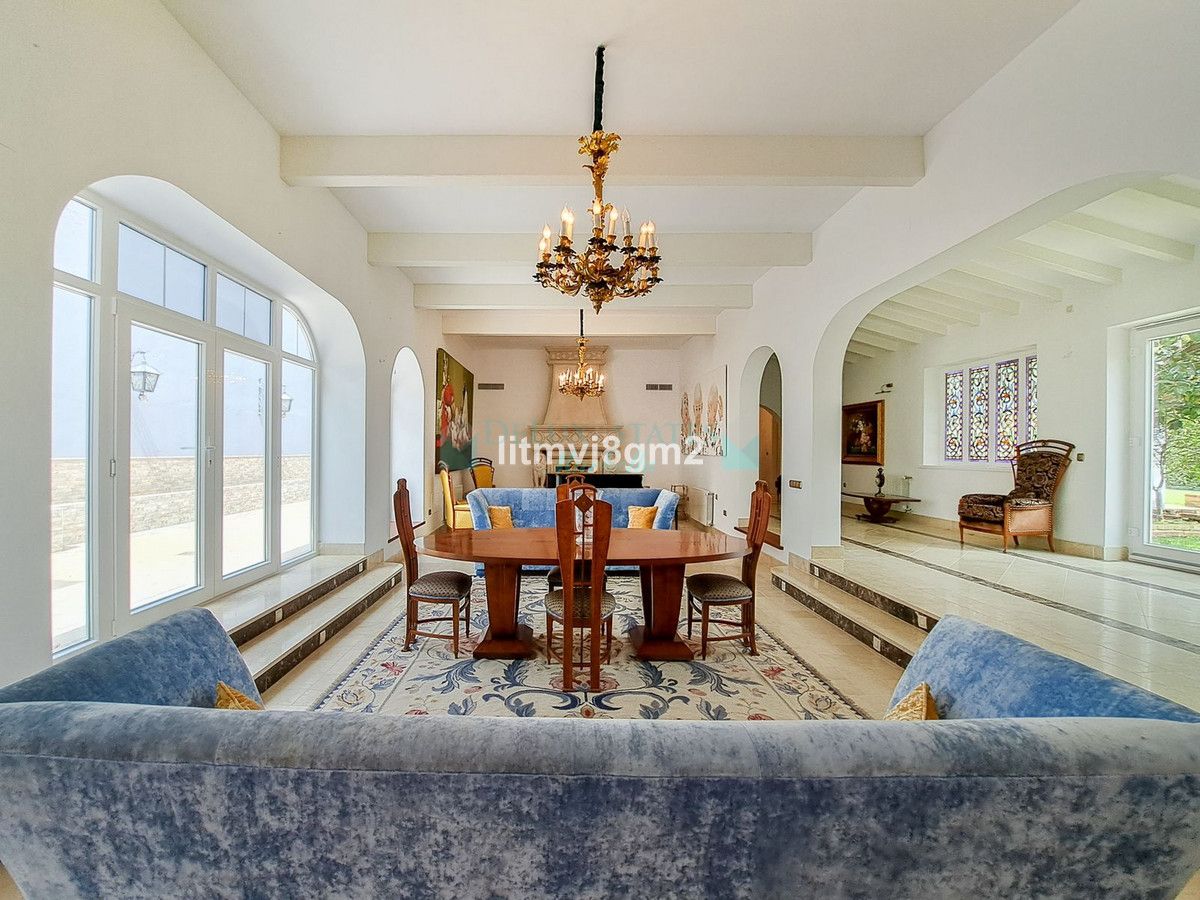 Villa for sale in Benahavis