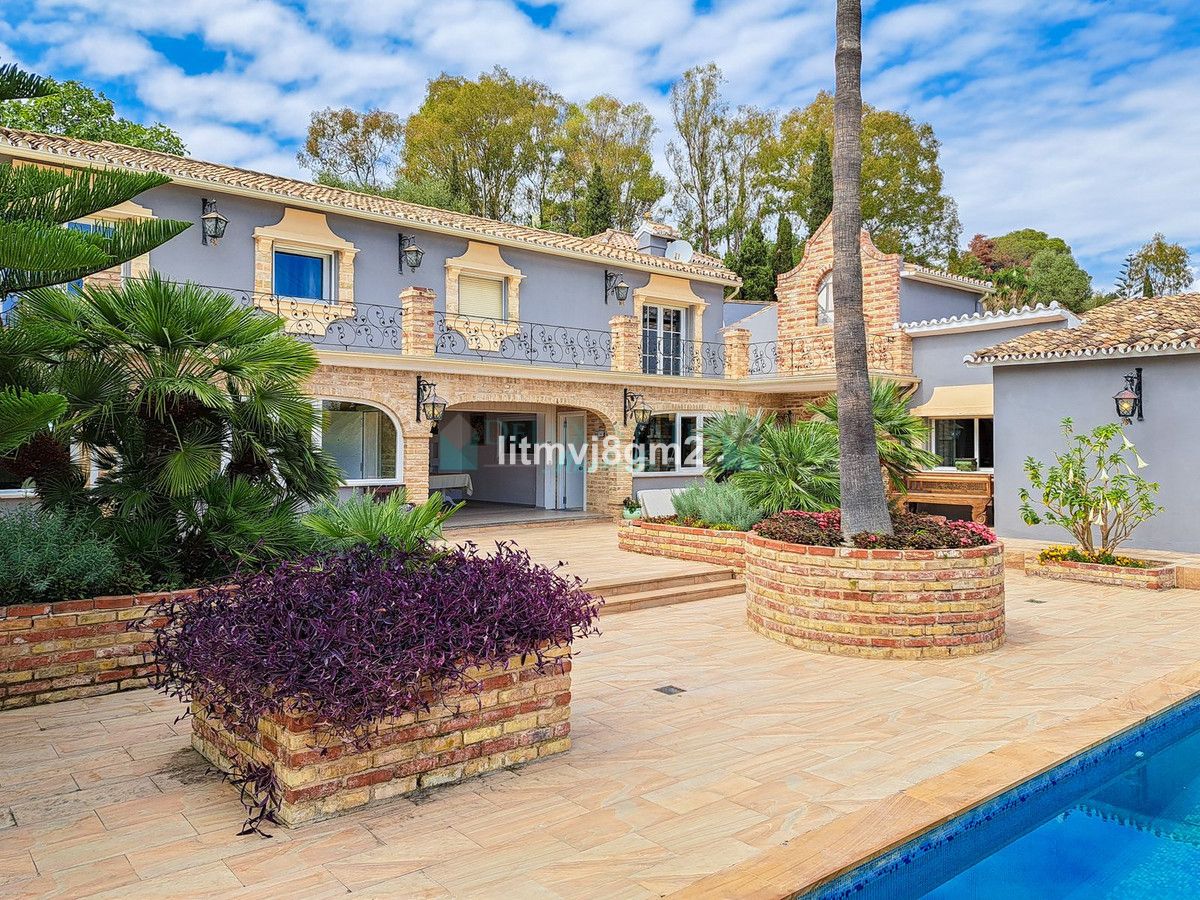 Villa for sale in Benahavis