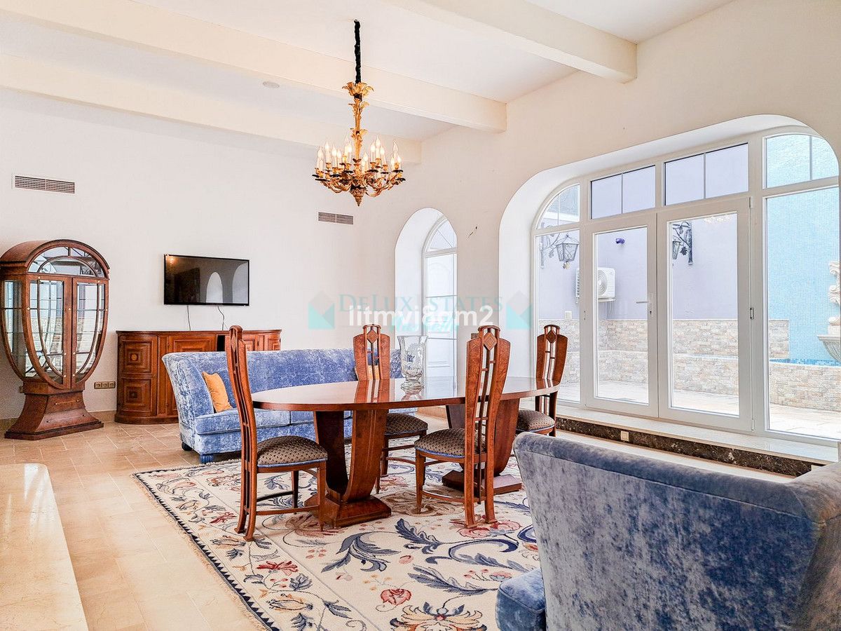 Villa for sale in Benahavis