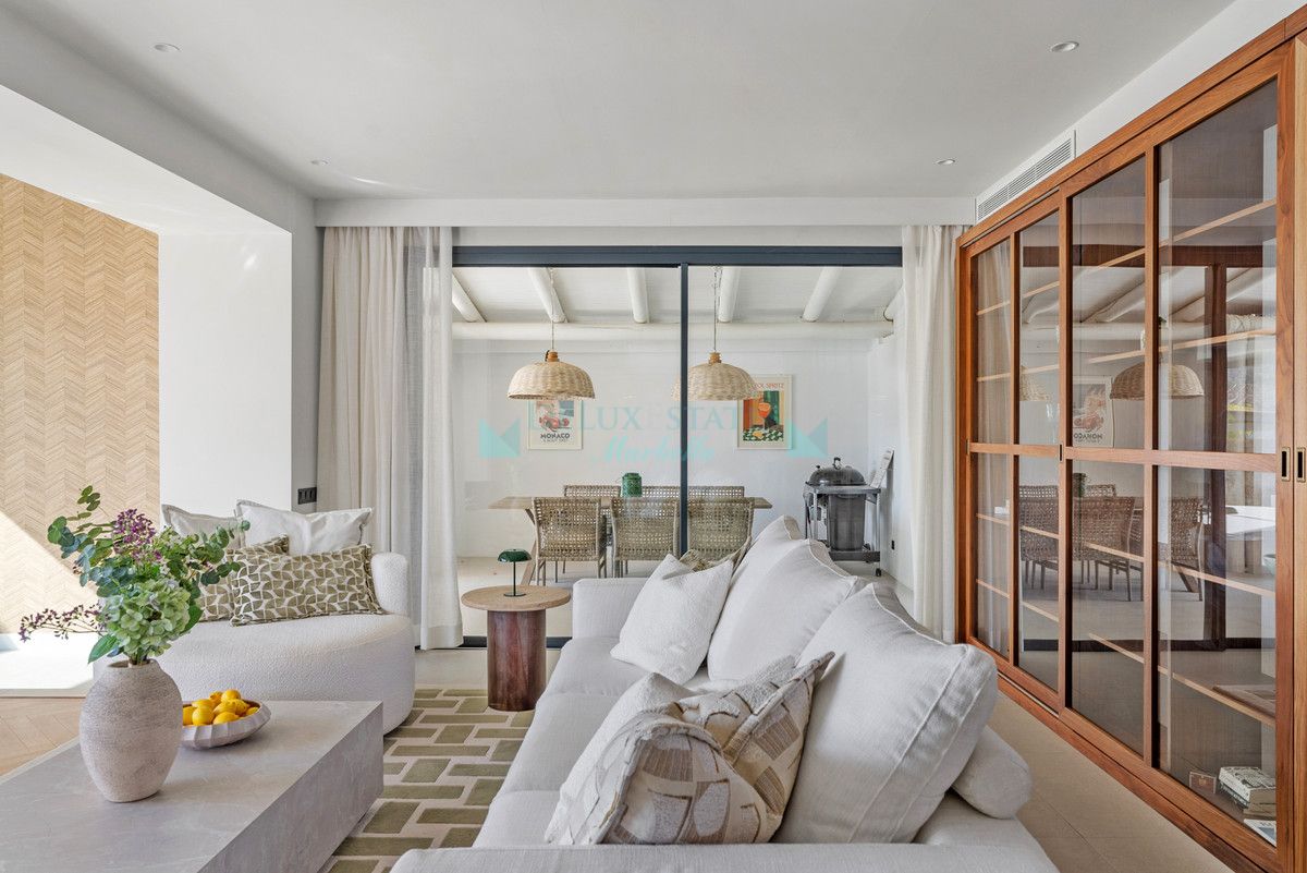 Villa for sale in Nueva Andalucia