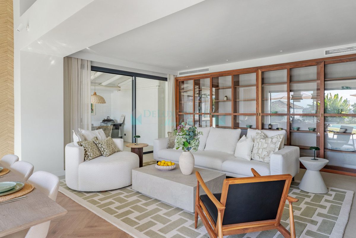 Villa for sale in Nueva Andalucia