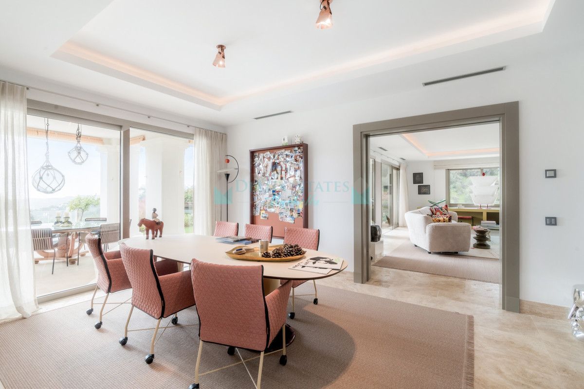 Villa for sale in Benahavis