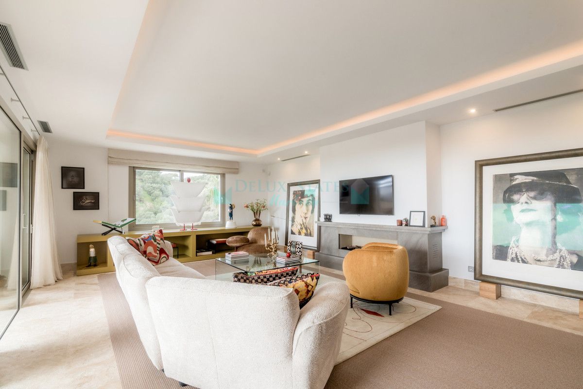 Villa for sale in Benahavis