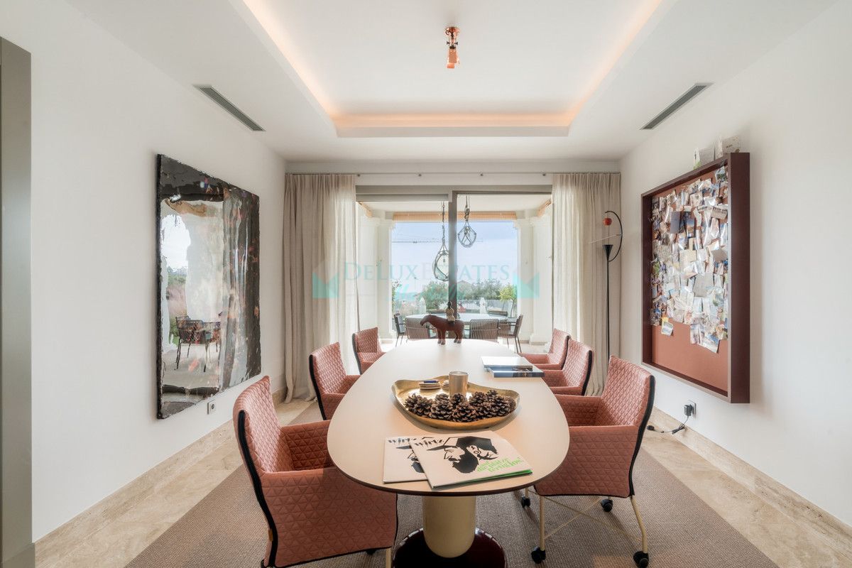 Villa for sale in Benahavis