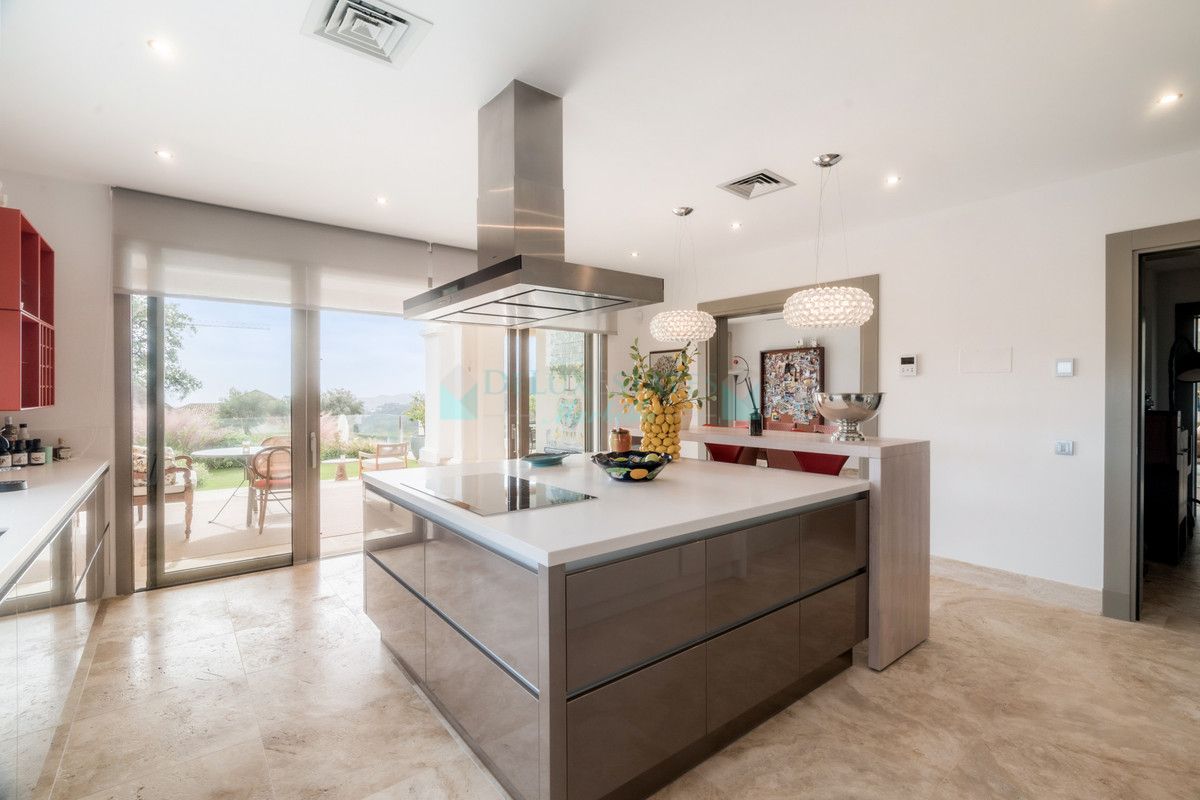 Villa for sale in Benahavis