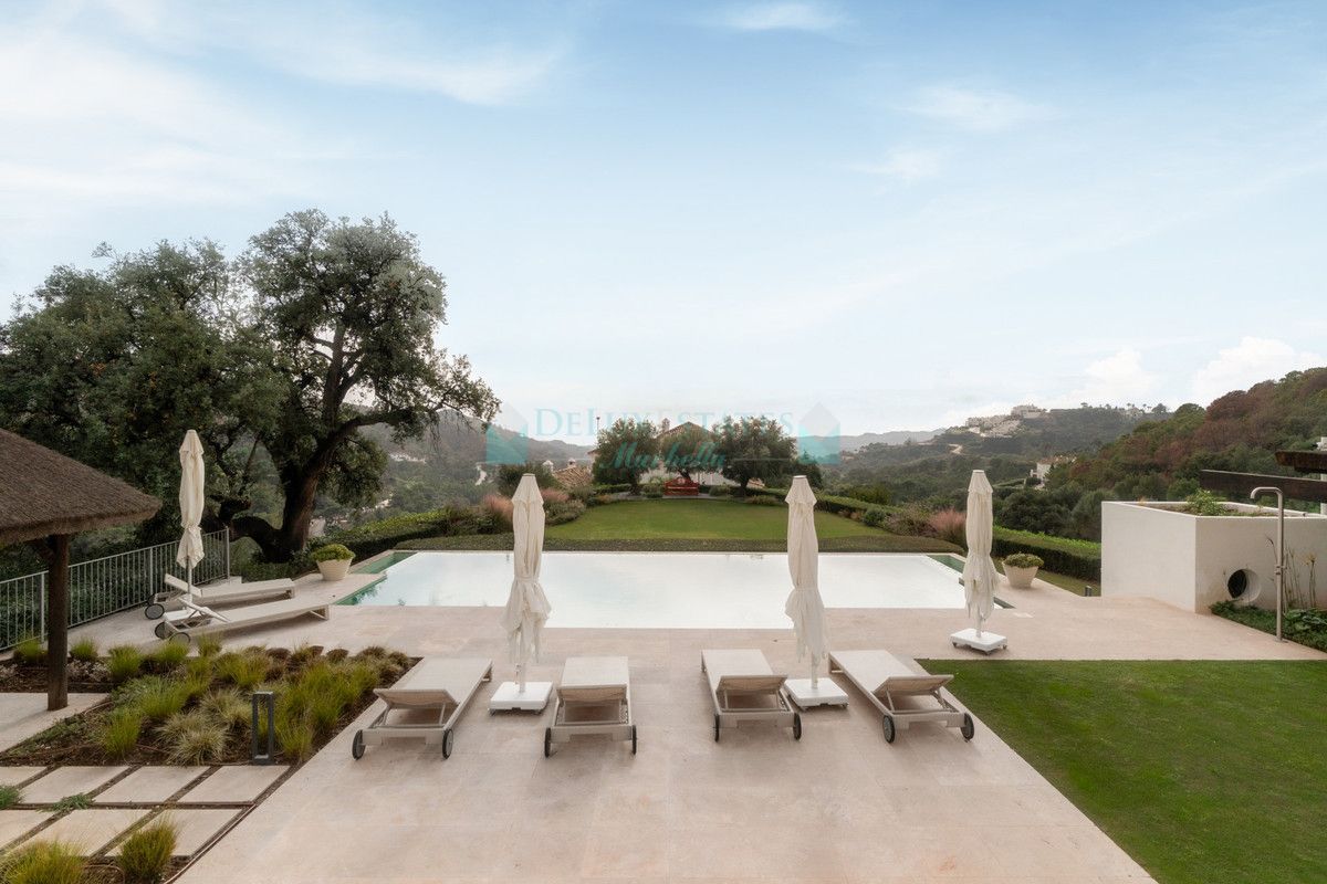 Villa for sale in Benahavis