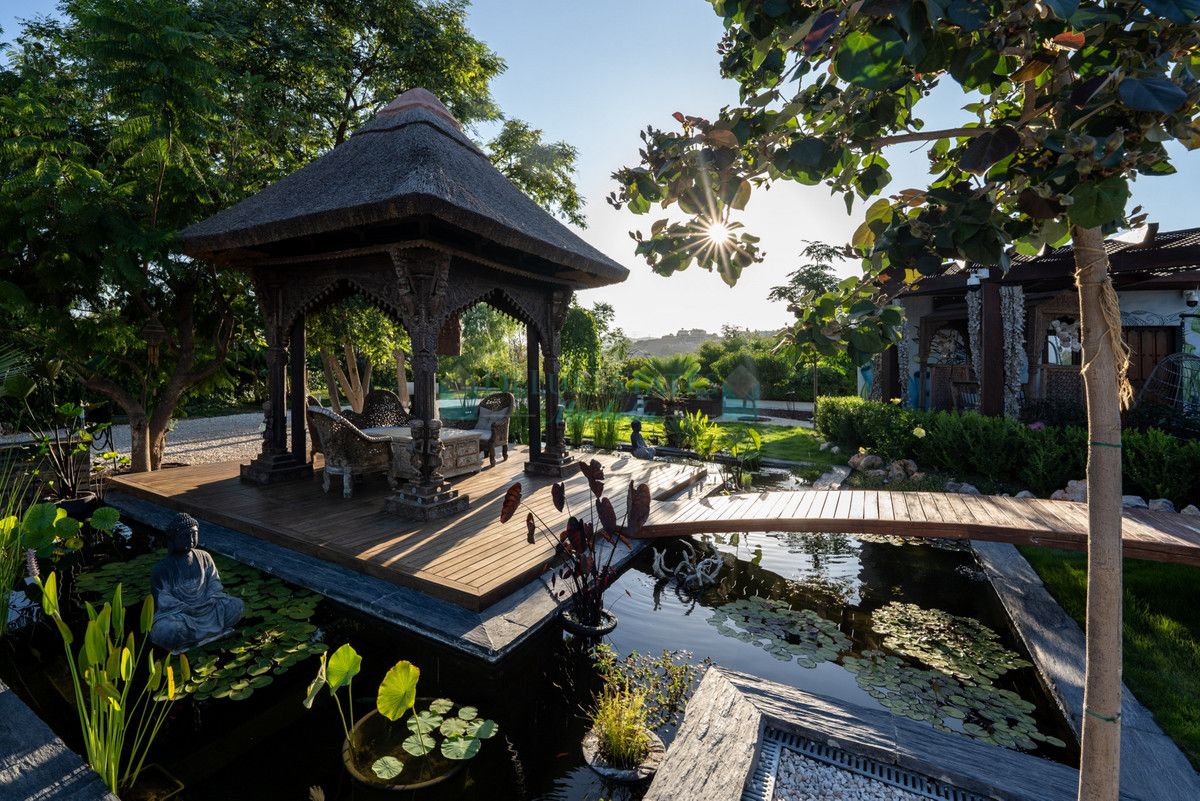 Villa for sale in Benahavis